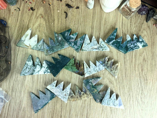 Moss Agate Mountain Crystal for Divination, Witchy Altar Decor, Manifestation Tool, Druzy Gift